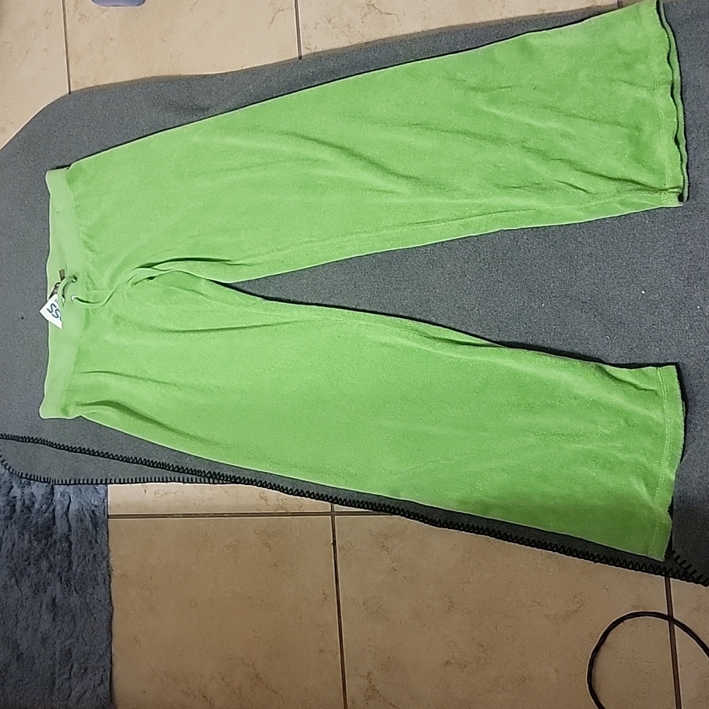 NWT Juicy Couture Green Terry Cloth JPants. Size Medium
